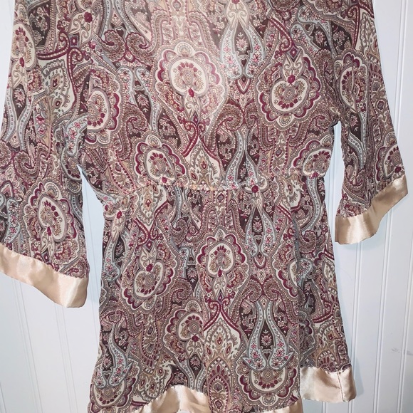 Ladies top - Picture 3 of 3